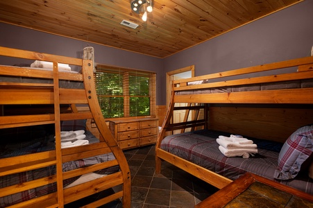 Escape to Dreamcatcher - Lower Level Bunk Bedroom