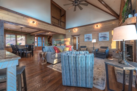 Southern Star- Living room area with a view of the dining area