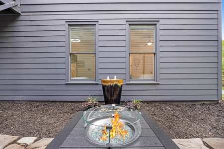 A Stoney Marina - Fire Pit Table Area with Fountain