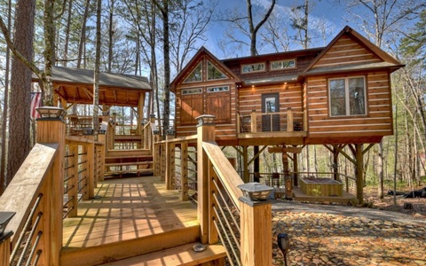 Misty Mountain Treehouse - Walkway to the Treehouse