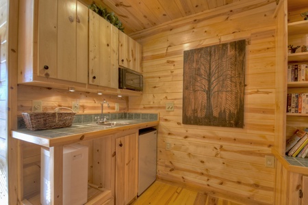 Sunrock Mountain Hideaway- Kitchenette in basement