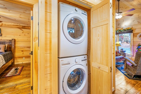 Trail Side Retreat: Laundry Area