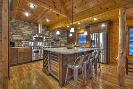 Hogback Haven- Gormet Kitchen and Island