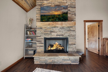 The Peaceful Meadow Cabin- Entry Level Living Room