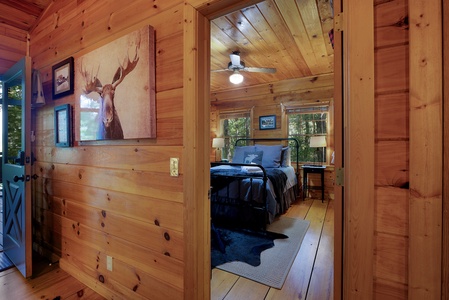 Bullwinkle's Bungalow - Primary Queen Bedroom