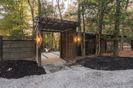 Easy Tiger - Entryway from the drive up to the cabin