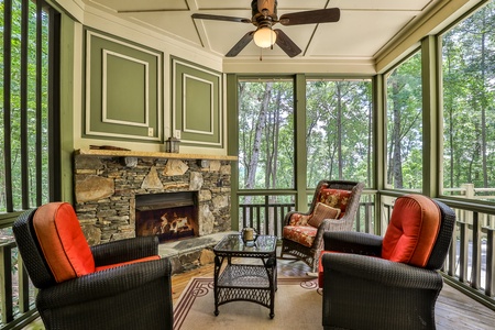 Elk Horn - Master Bedroom Screened In Porch