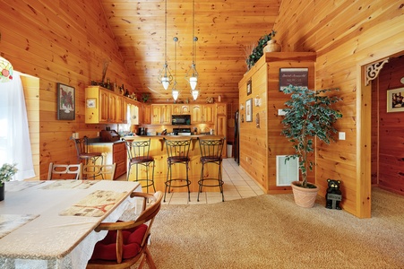 Awesome Retreat- Full view of the kitchen from the dining room