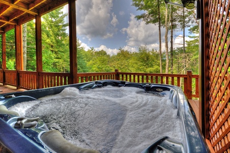 Luxury At The Settlement- Hot tub with mountain views