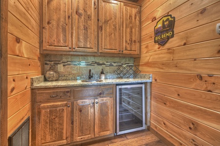 Woodsong - Lower Level Wet Bar