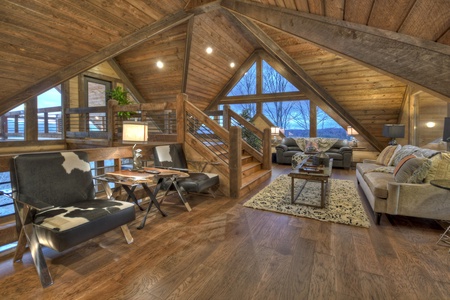 Privacy Peak - Upper Level Sitting Area