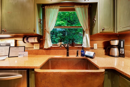 Tuckaway Cave - Kitchen