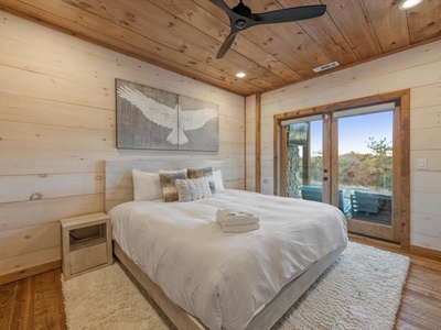 Harvest Moon - Lower-level Guest Bedroom