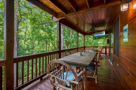 Wise Mountain Hideaway - Covered Outdoor Dining (2)