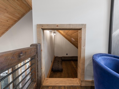 Bluetiful-Upper level loft hideaway