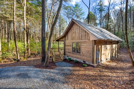 Trail Side Retreat: Front of Cabin