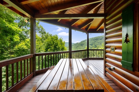 Comfortably Numb - Entry Level Deck Picnic Area