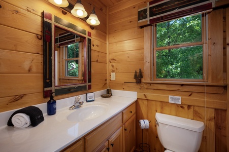 Wise Mountain Hideaway - Primary King Suite Bathroom