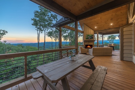 Southern Star- Outdoor picnic table seating with mountain views