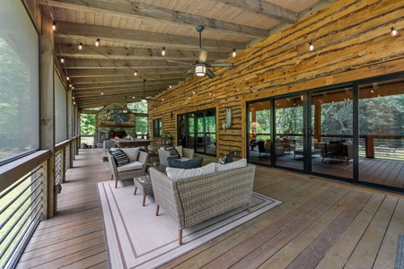Indian Creek Lodge - Deck Seating