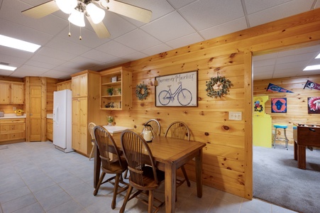 Flatcreek Retreat - Lower Level Kitchen Dining Table