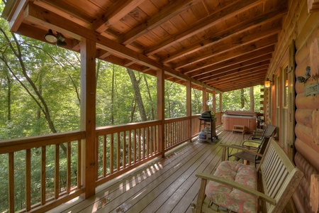 Pates Escape - Deck and Forest Views