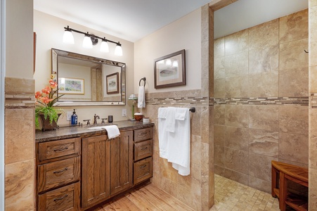 Hayes Haven -  Lower-level Shared Bathroom