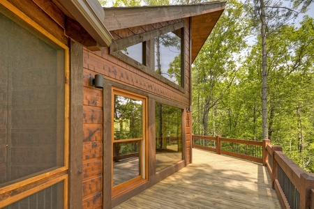 Vista Rustica- Deck area with cabin entry