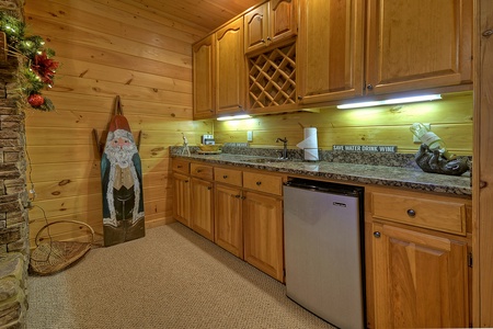 Bearcat Lodge- Lower level wet bar with mini fridge