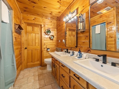 Sunrise on the Ridge - Entry Level Shared Bathroom