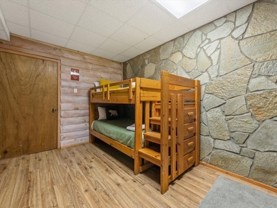 Sunrise on the Ridge - Lower-Level Bunk Bedroom