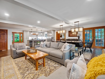 Gleesome Inn- Living room area showcasing the full open floor plan