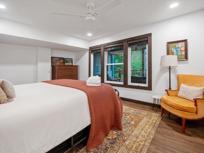 Gleesome Inn- Lower level bedroom with deck views