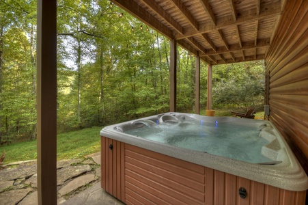 Hogback Haven- Lower level patio hot tub with forest views