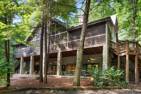 Mountaintown Creek Lodge - Back View of Cabin