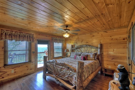 Grand Bluff Retreat- Entry level queen bedroom