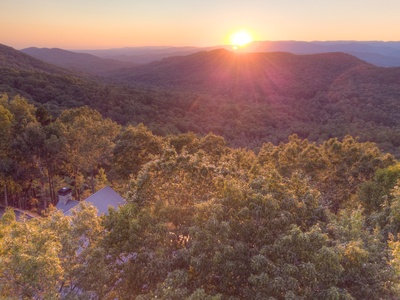 Trails End- Long range mountain views from the cabin