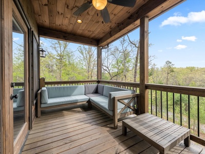 The Bird's Nest - Entry Level Deck Seating