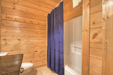 Stoney Creek Retreat - Lower Level Bathroom