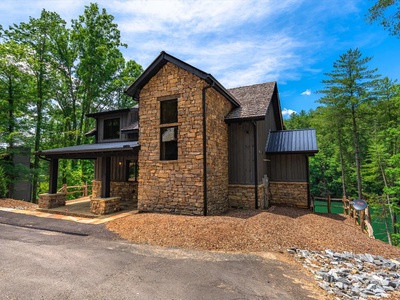 Misty Trail Lakehouse - Side Exterior