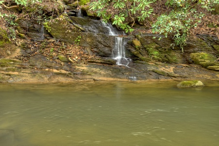 Hothouse Hideaway- Creek view with trickling waterfall