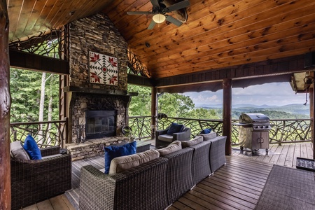 Lookout Lodge - Entry Level Deck Fireplace Lounge