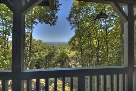 Ridgetop Pointaview- Entry level deck area with mountain views