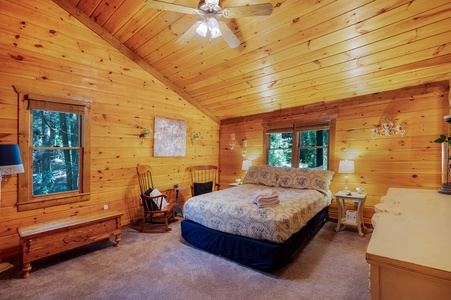 Hazy Hideaway - Upper Level Guest Queen Bedroom