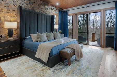 Blue Fox - Entry Level King Suite