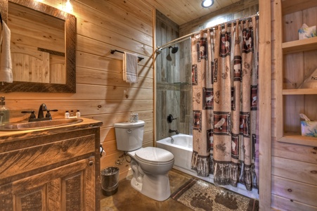 Whisky Creek Retreat- Lower level full bathroom