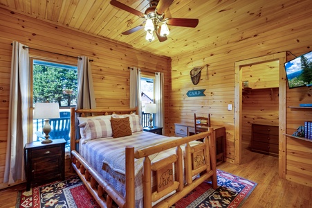 Loving Lodge - Entry Level Queen Suite