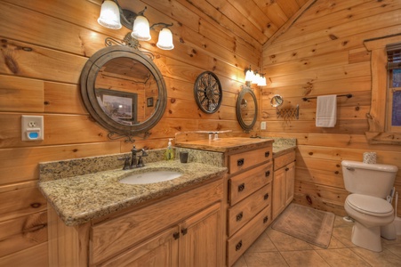 Sassafras Lodge- Double vanity sinks in the master bathroom