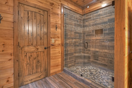 Woodsong - King Suite Private Bathroom Shower