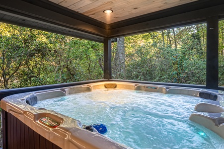 Cartacay River Retreat - Screened In Hot Tub Area